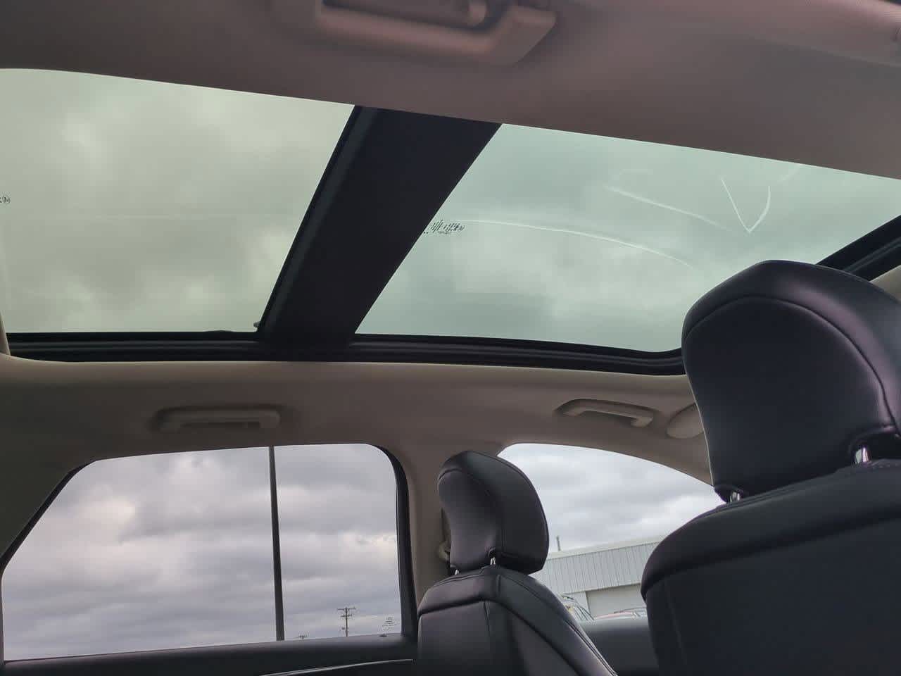 Thumbnail: 2015 Ford Edge - 21