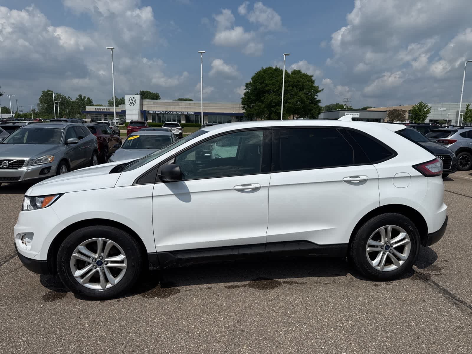 2016 Ford Edge SE 12