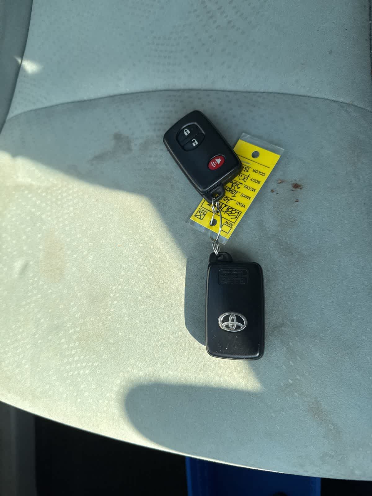 Thumbnail: 2014 Toyota Prius v - 20