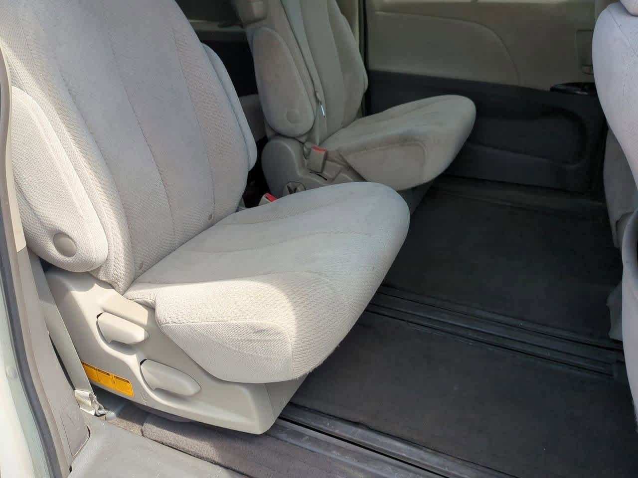 Thumbnail: 2011 Toyota Sienna - 18