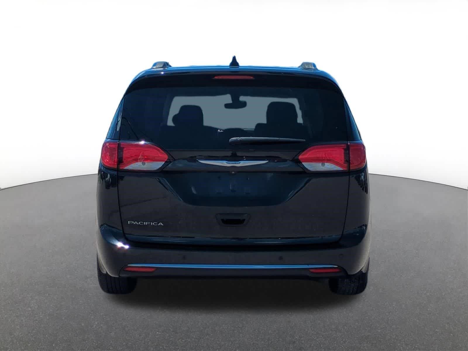 Thumbnail: 2018 Chrysler Pacifica - 5