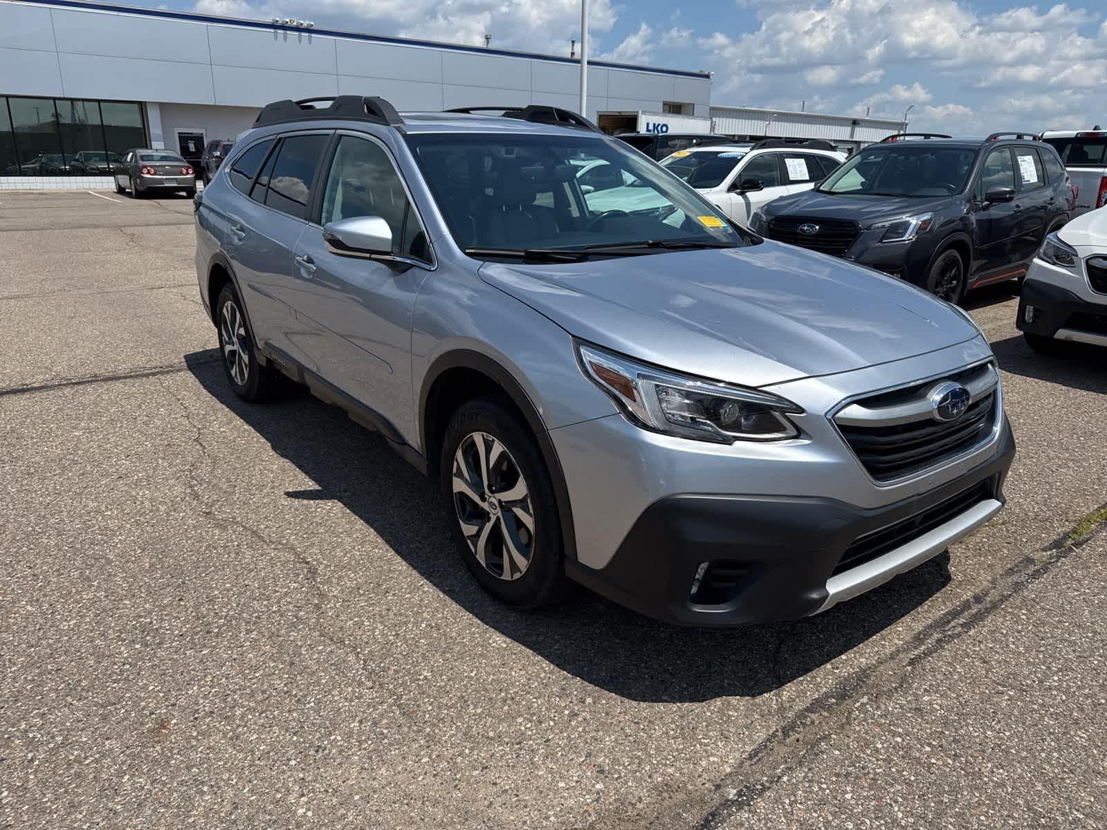 2022 Subaru Outback Limited photo 4