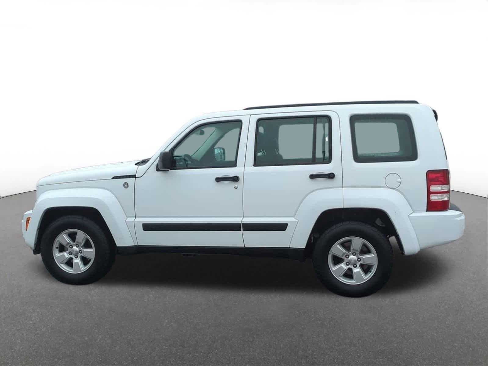 Thumbnail: 2012 Jeep Liberty - 3
