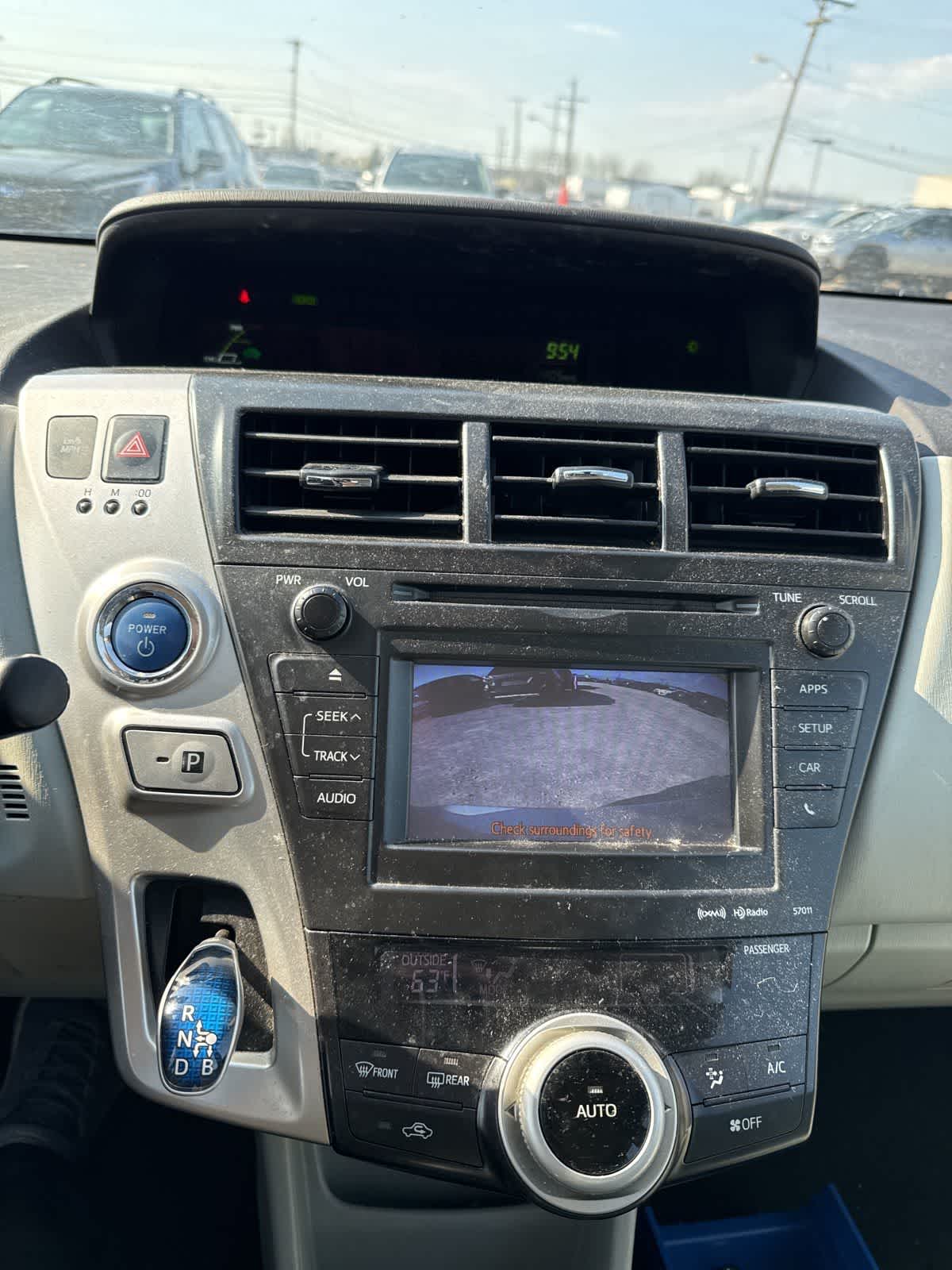 Thumbnail: 2014 Toyota Prius v - 19