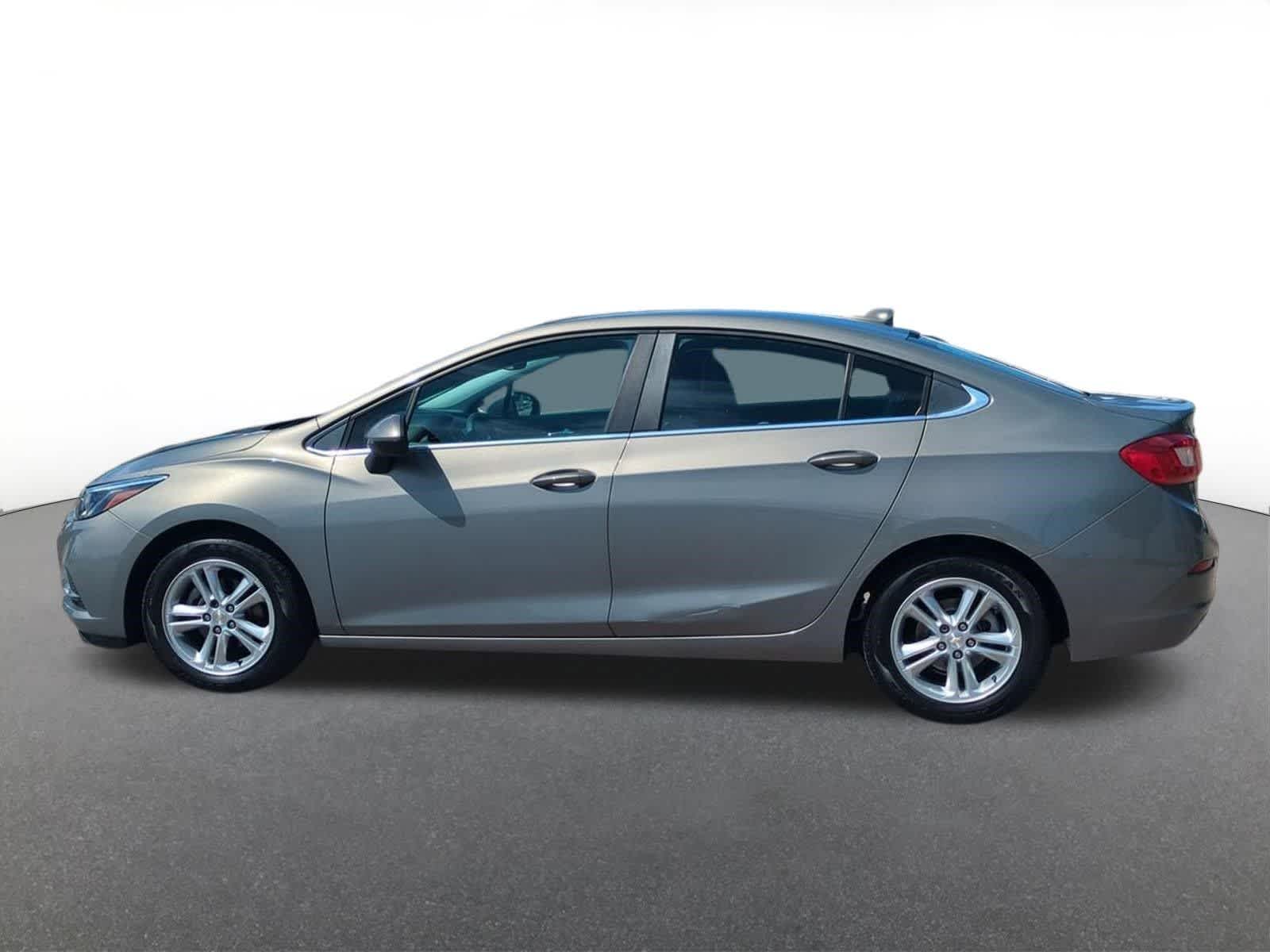 Thumbnail: 2017 Chevrolet Cruze - 3