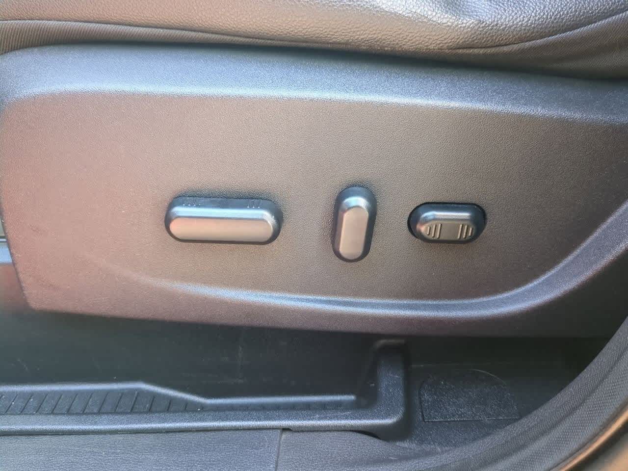 Thumbnail: 2015 Ford Escape - 16