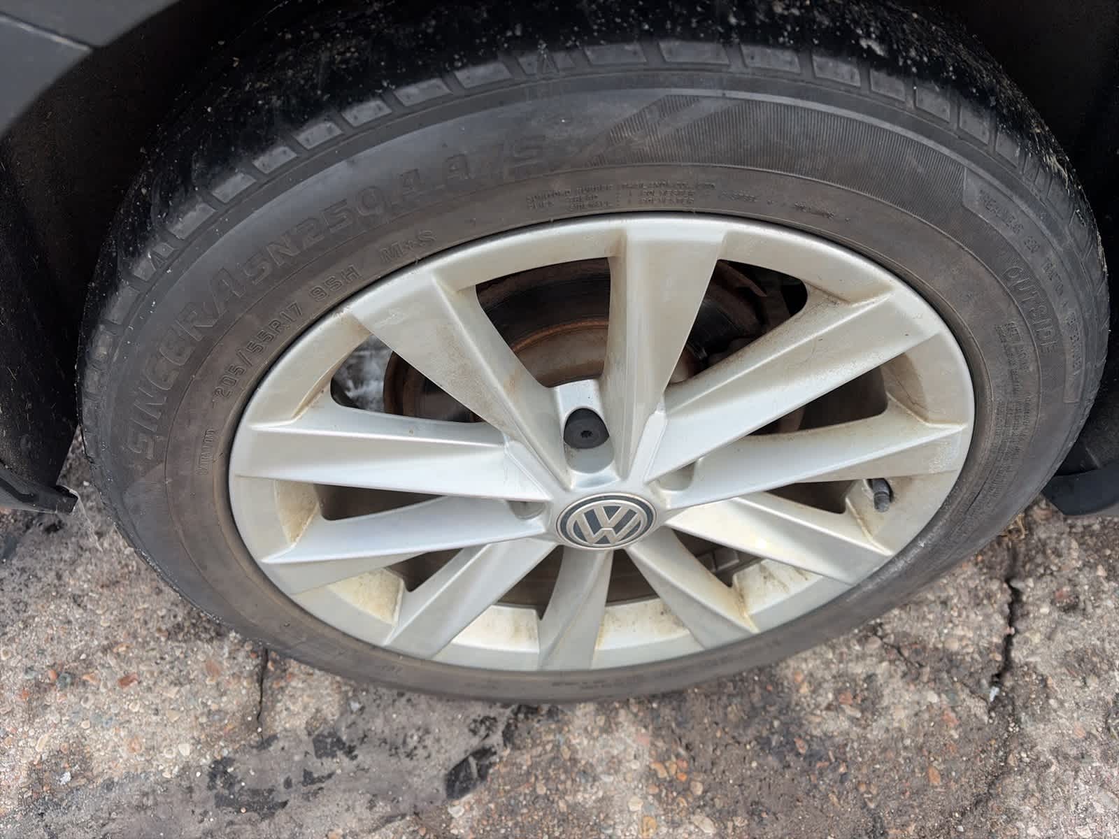 Thumbnail: 2017 Volkswagen Golf - 10