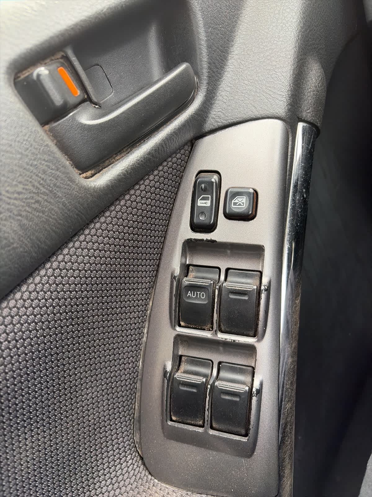Thumbnail: 2004 Pontiac Vibe - 13