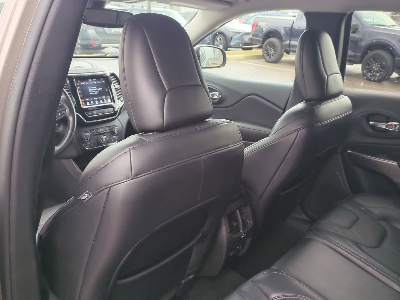 Thumbnail: 2021 Jeep Cherokee - 17