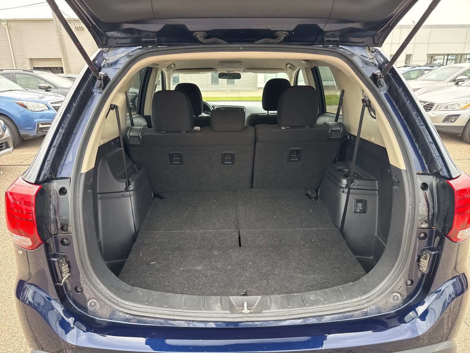 2018 Mitsubishi Outlander ES 14