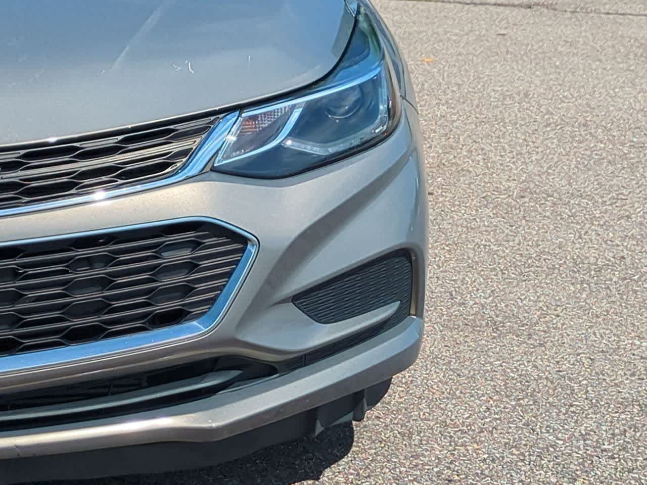 Thumbnail: 2017 Chevrolet Cruze - 10