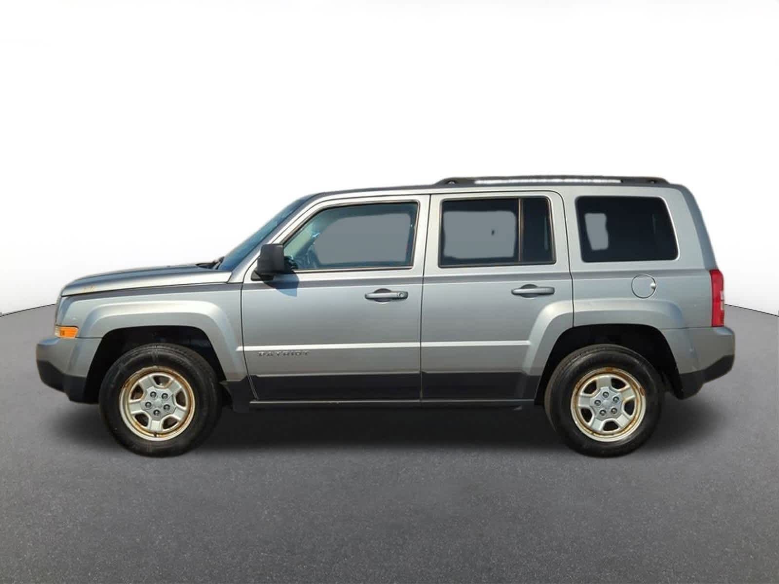 Thumbnail: 2016 Jeep Patriot - 3