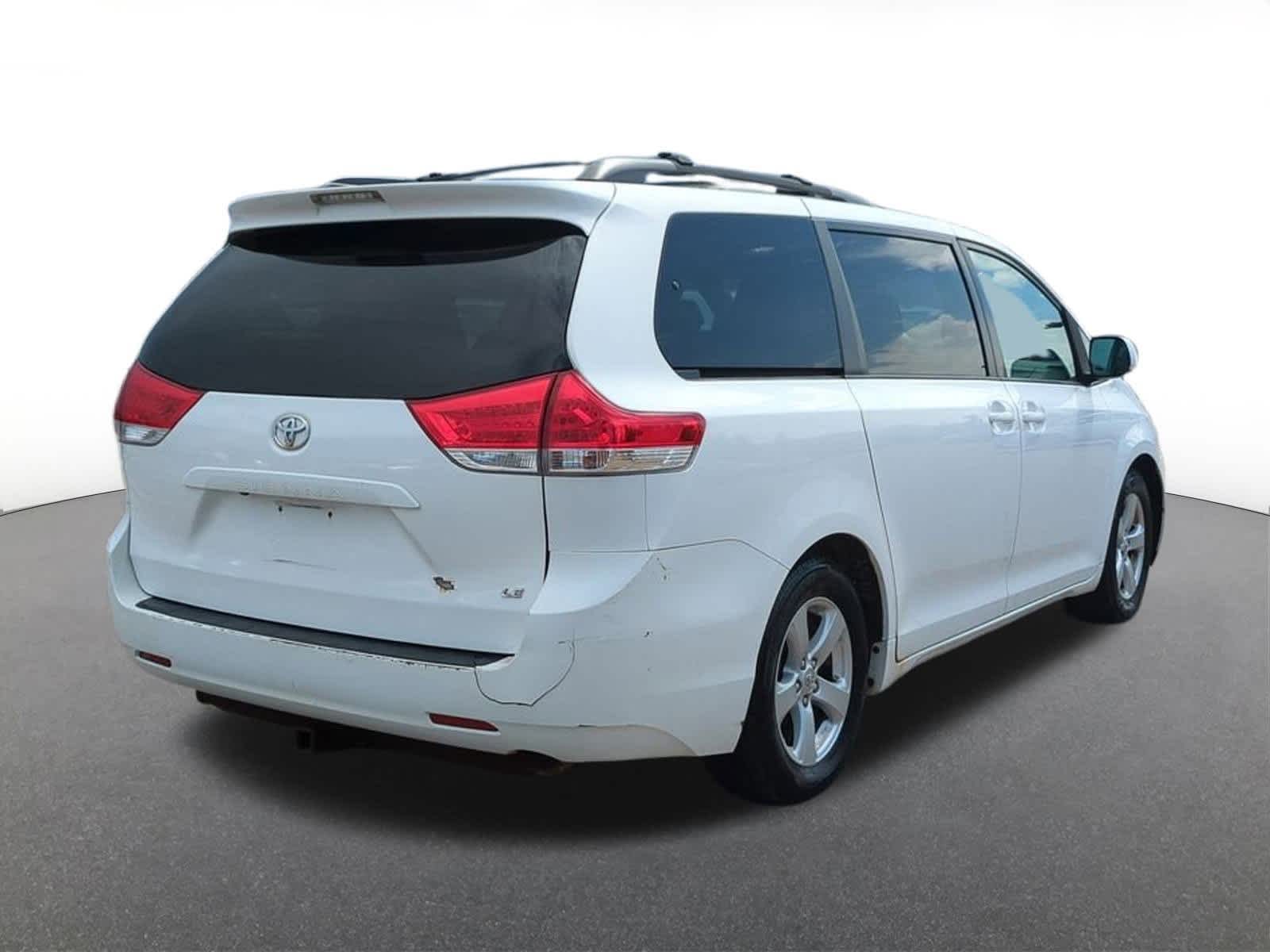 Thumbnail: 2011 Toyota Sienna - 6