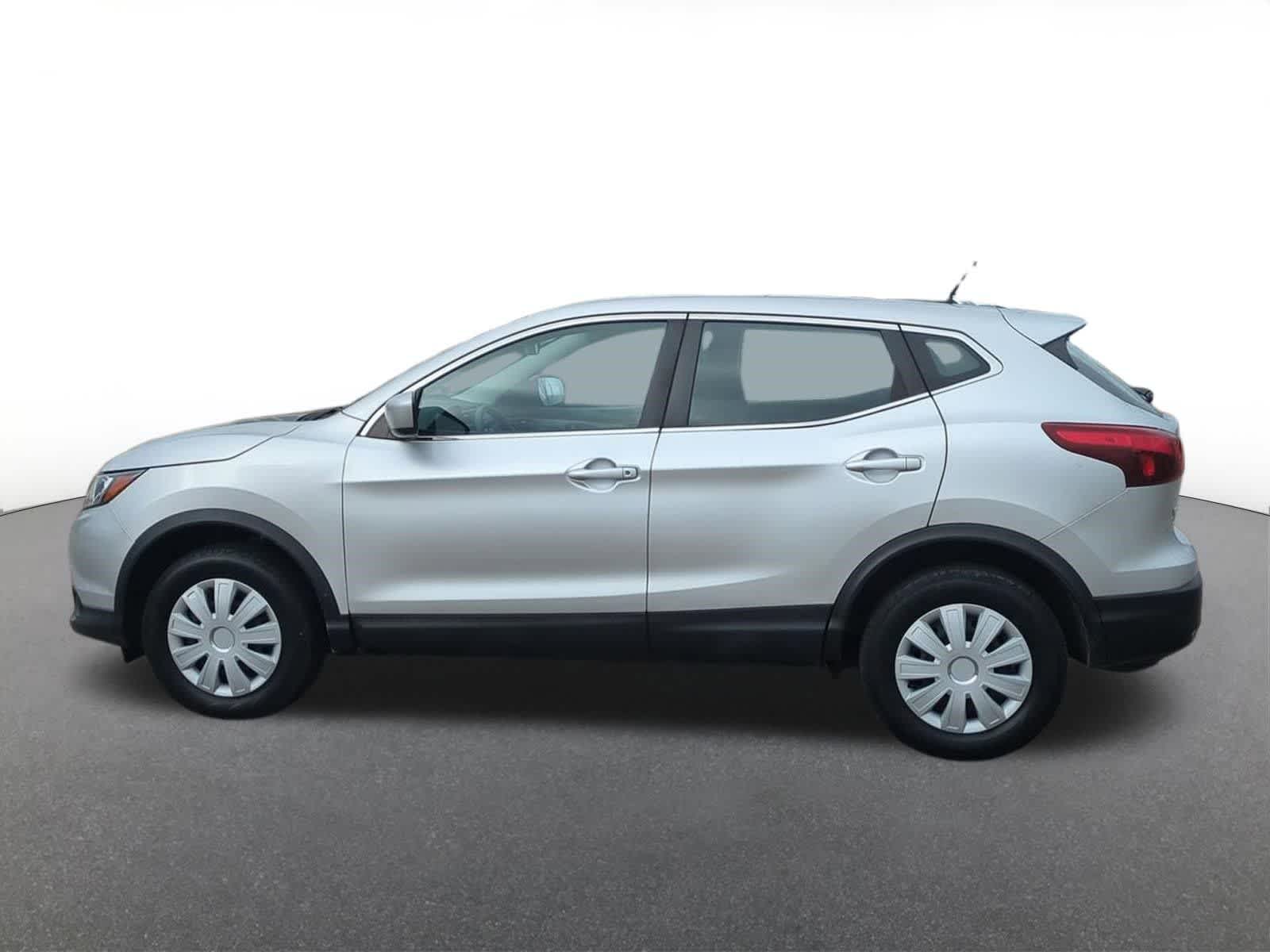 Thumbnail: 2018 Nissan Rogue Sport - 3