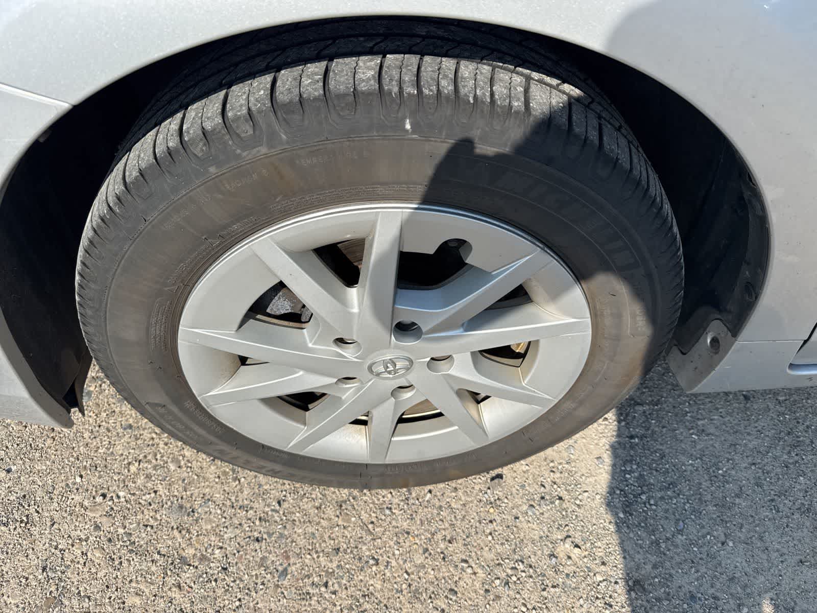 Thumbnail: 2014 Toyota Prius v - 6