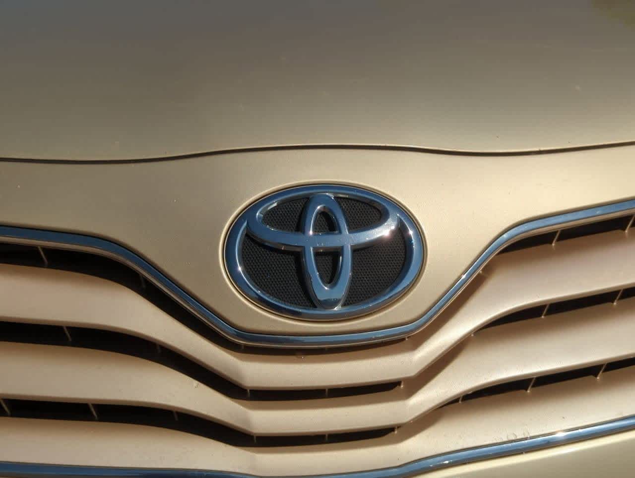 Thumbnail: 2010 Toyota Camry - 10
