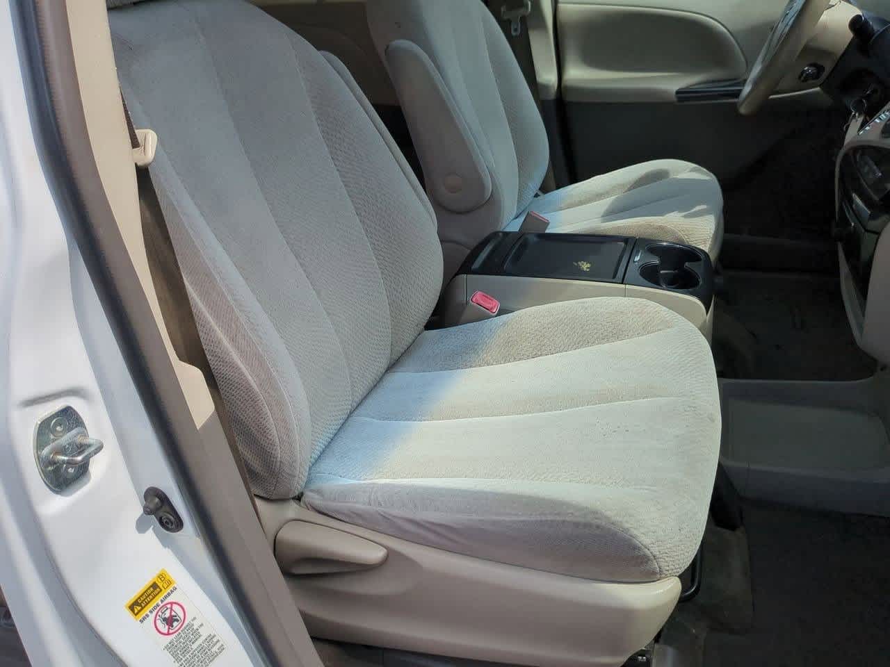 Thumbnail: 2011 Toyota Sienna - 19