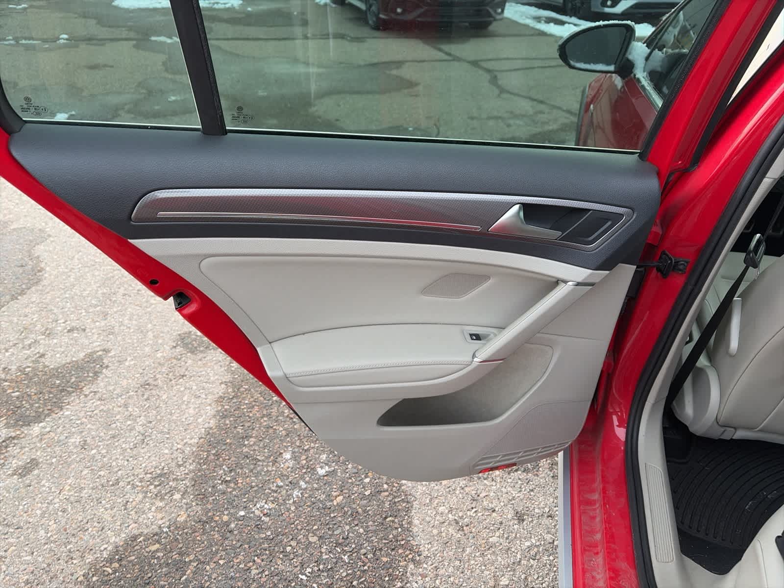 Thumbnail: 2017 Volkswagen Golf - 17