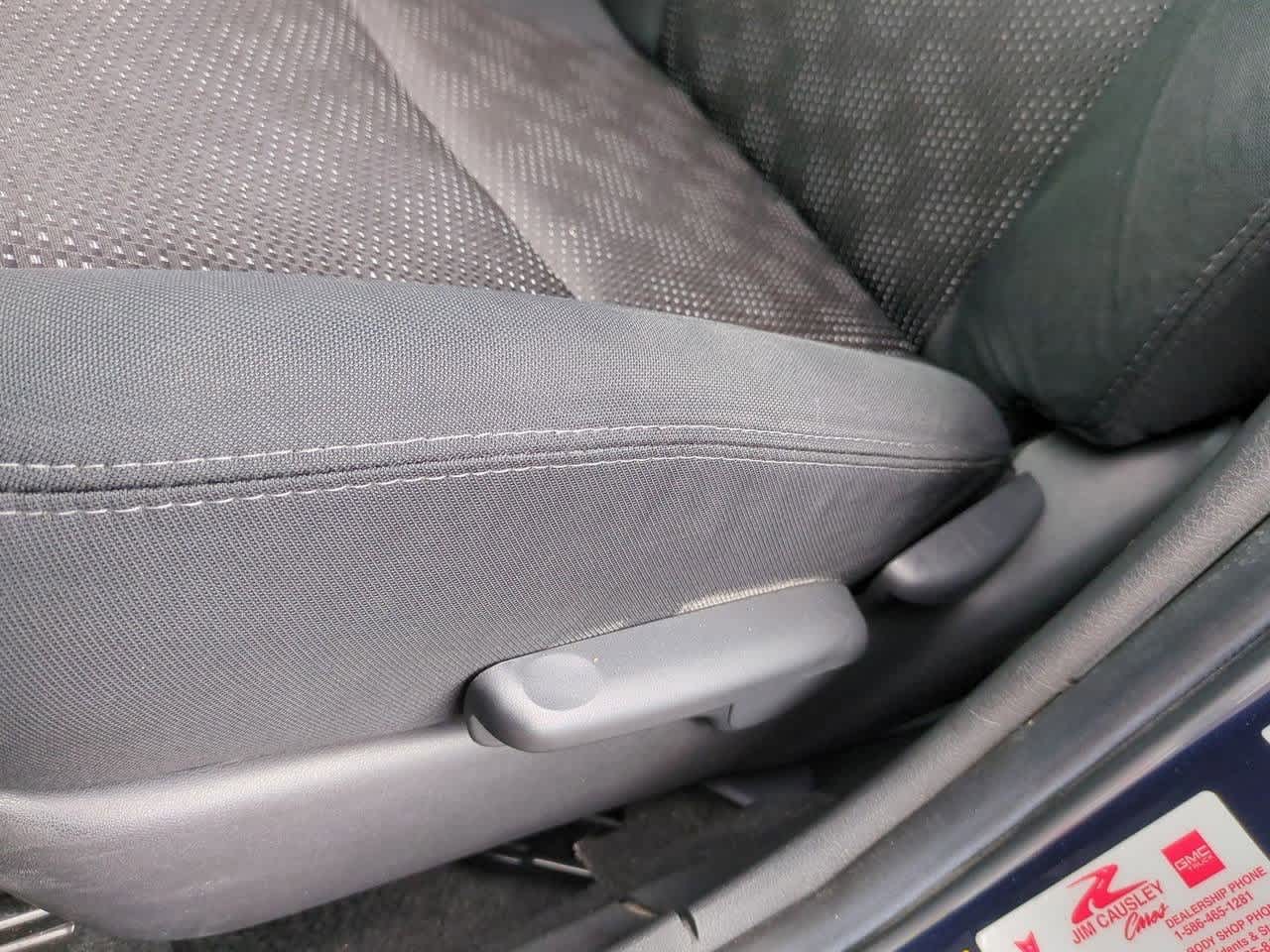 Thumbnail: 2010 Pontiac Vibe - 15