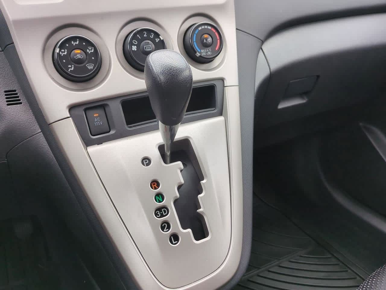 Thumbnail: 2010 Pontiac Vibe - 25