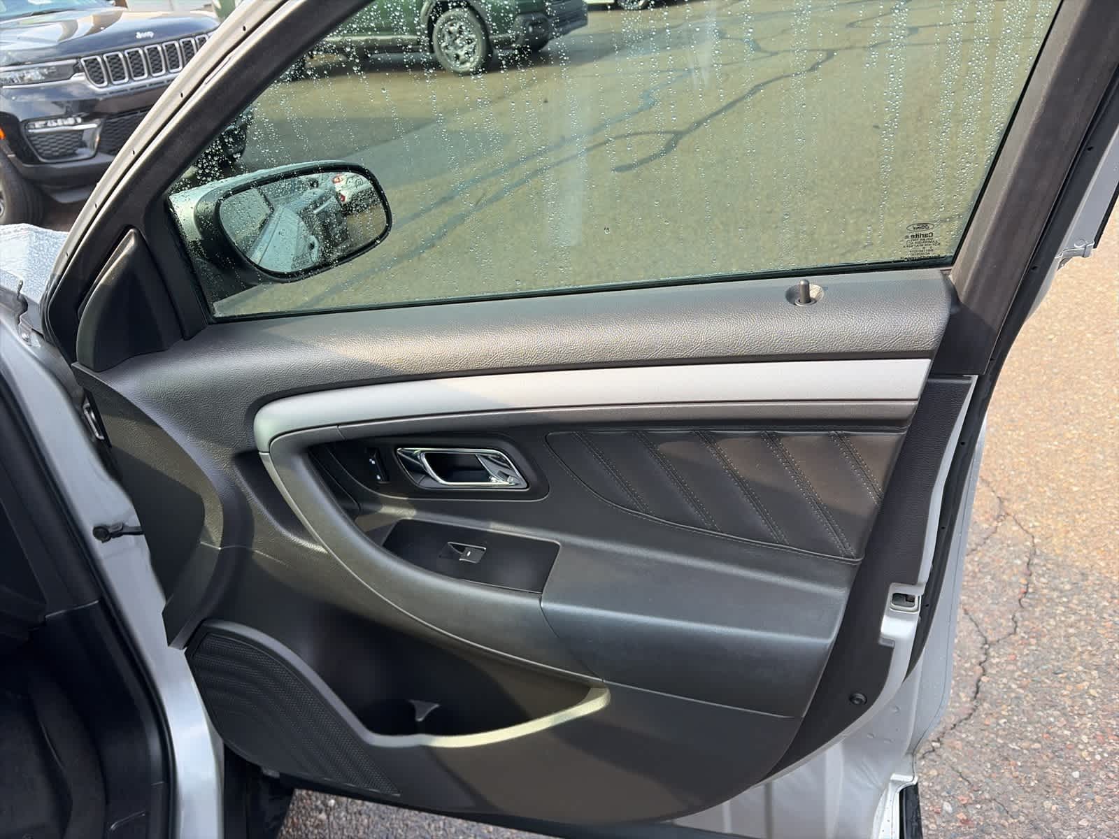 Thumbnail: 2010 Ford Taurus - 16