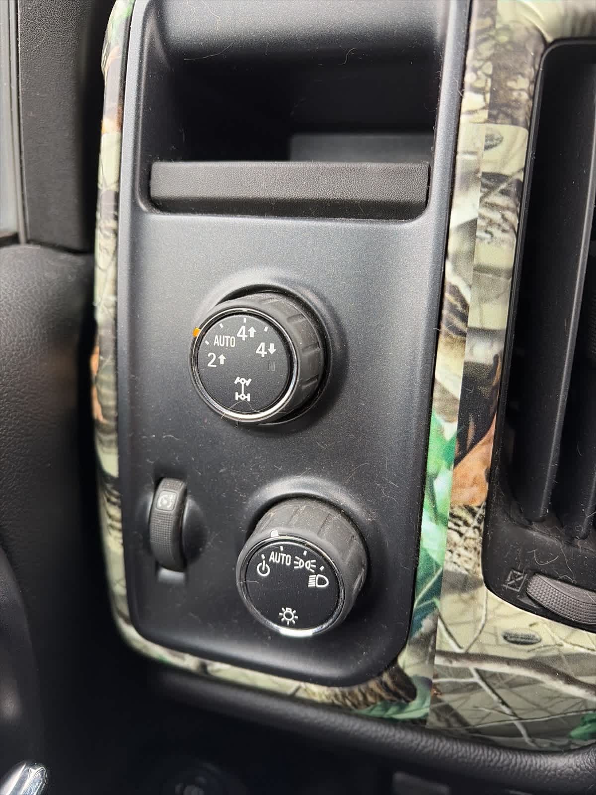 Thumbnail: 2015 Chevrolet Silverado 1500 - 13