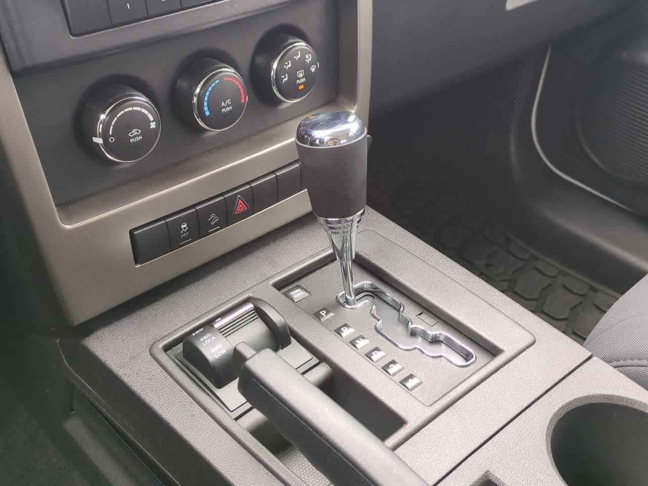 Thumbnail: 2012 Jeep Liberty - 29