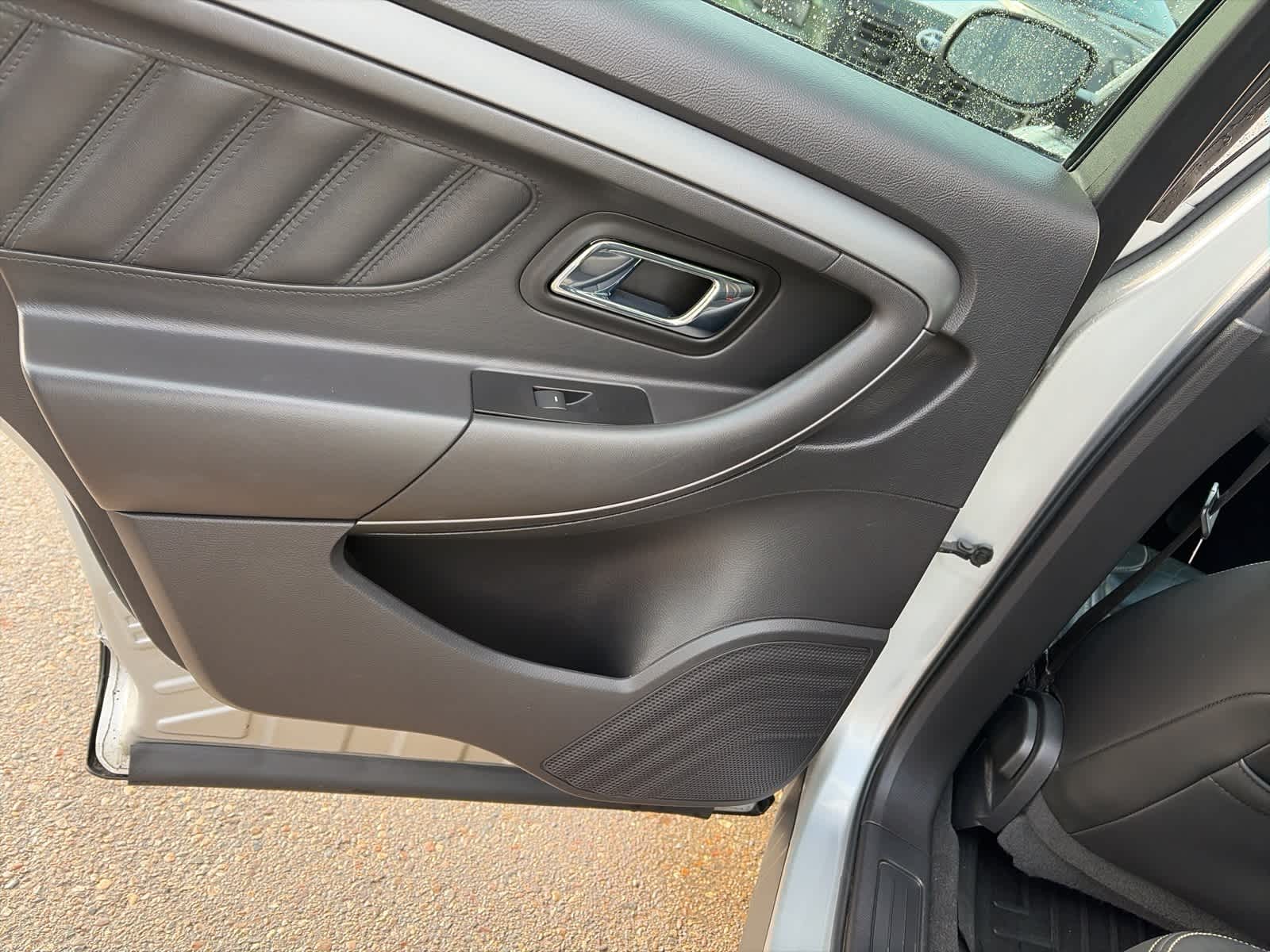 Thumbnail: 2010 Ford Taurus - 14