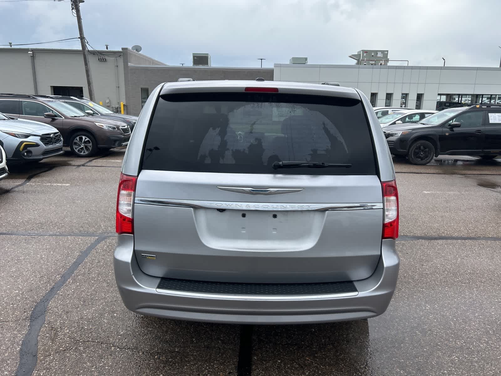 Thumbnail: 2016 Chrysler Town & Country - 6