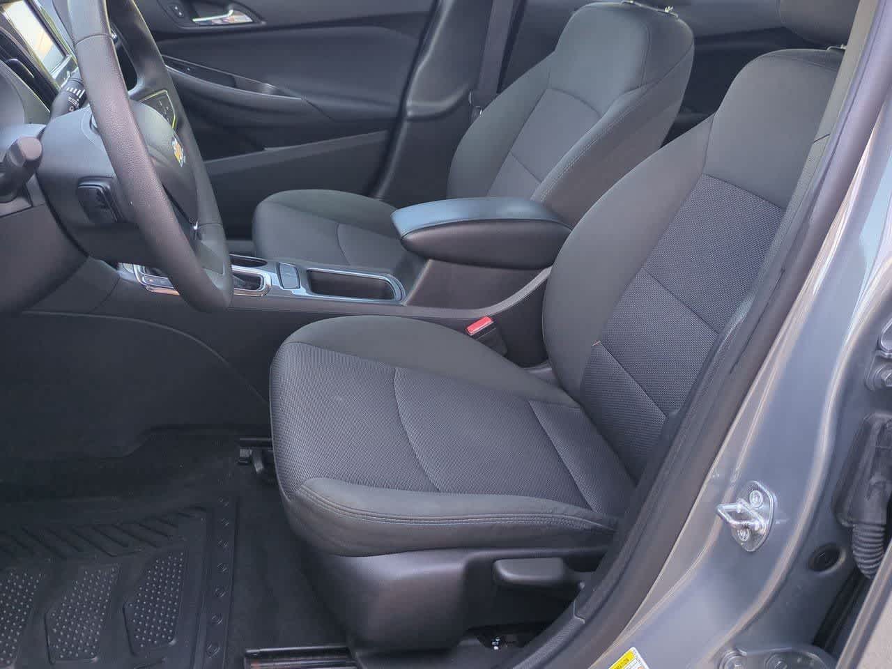 Thumbnail: 2017 Chevrolet Cruze - 15