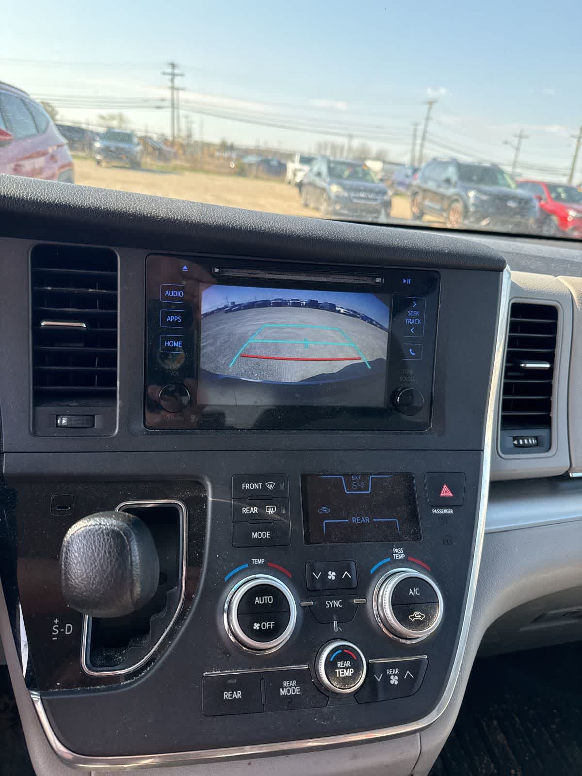 Thumbnail: 2017 Toyota Sienna - 20