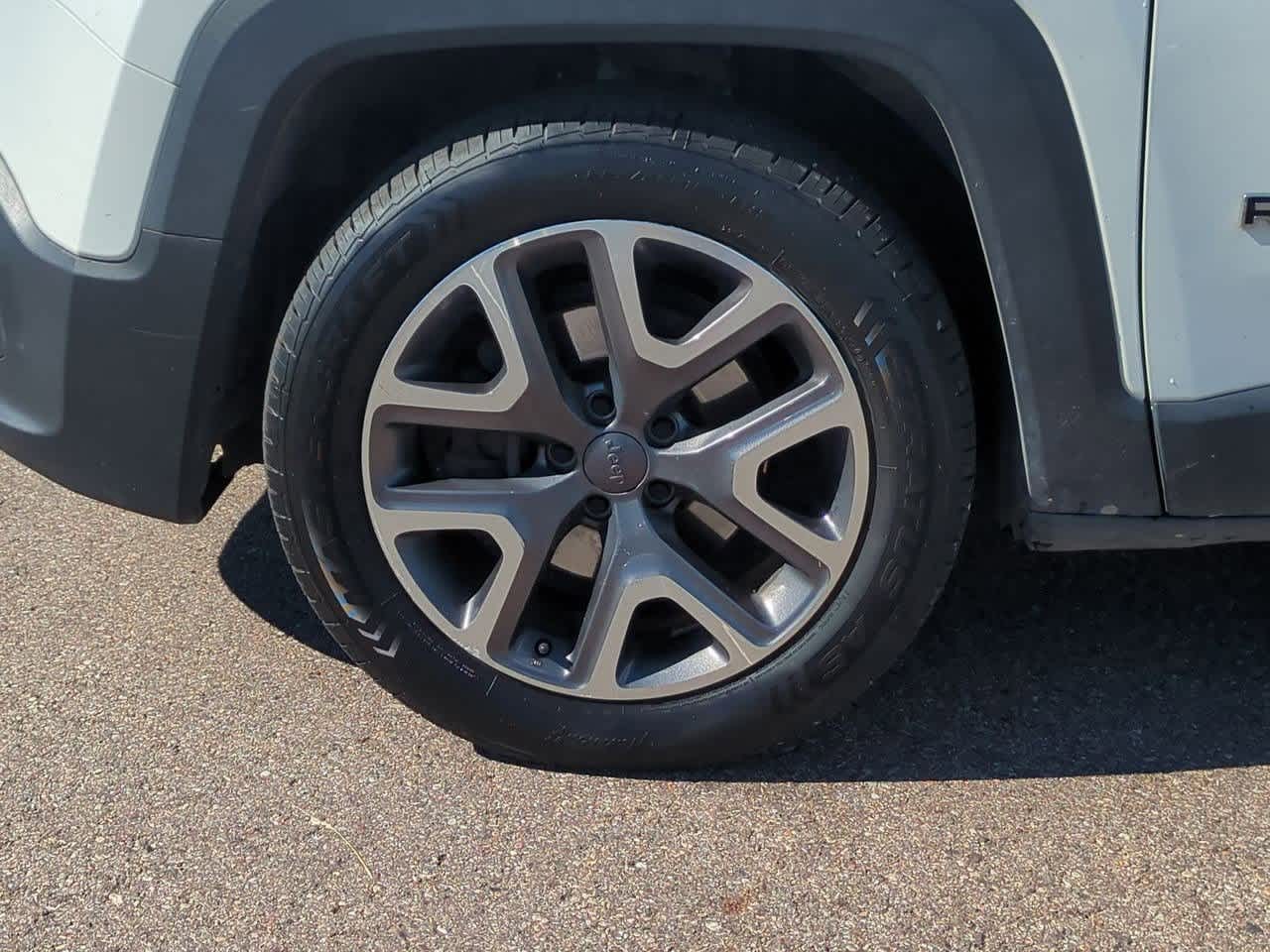 Thumbnail: 2016 Jeep Renegade - 13