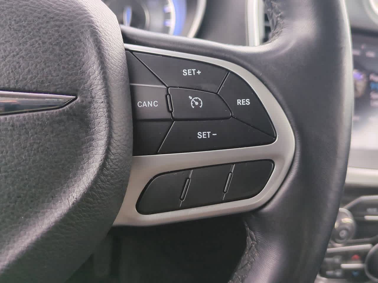 Thumbnail: 2018 Chrysler 300 - 23