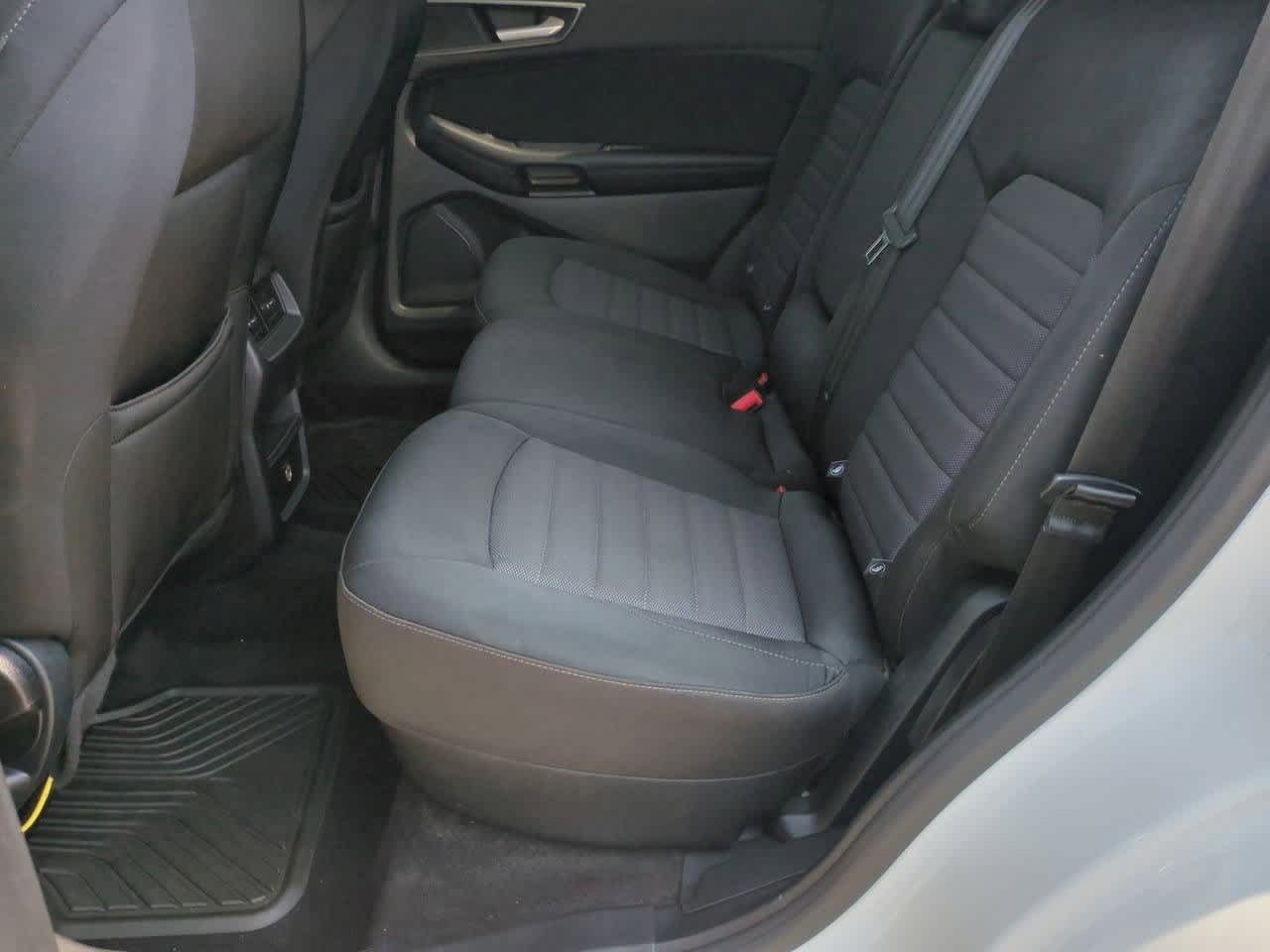 Thumbnail: 2016 Ford Edge - 17