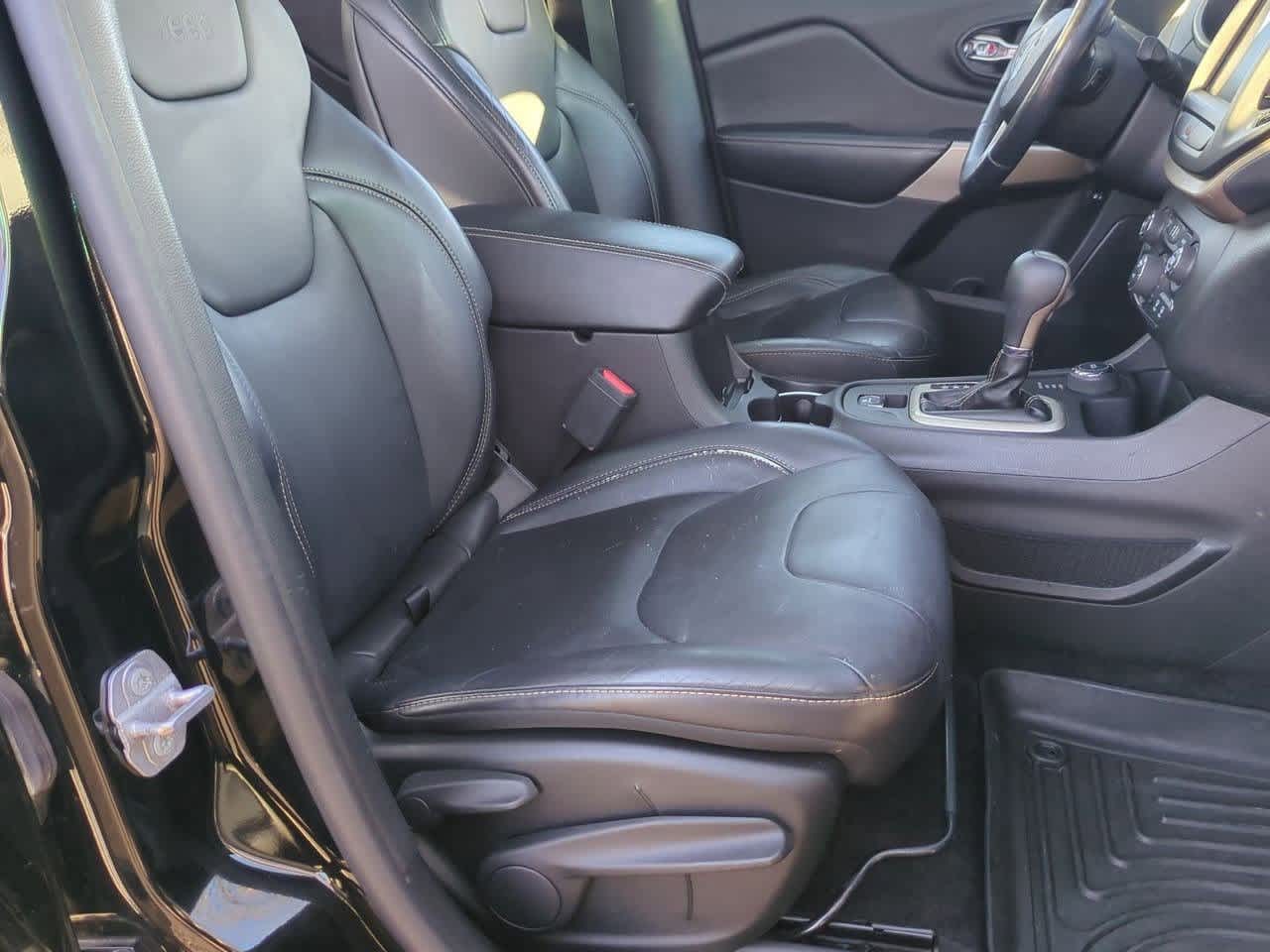 Thumbnail: 2017 Jeep Cherokee - 22