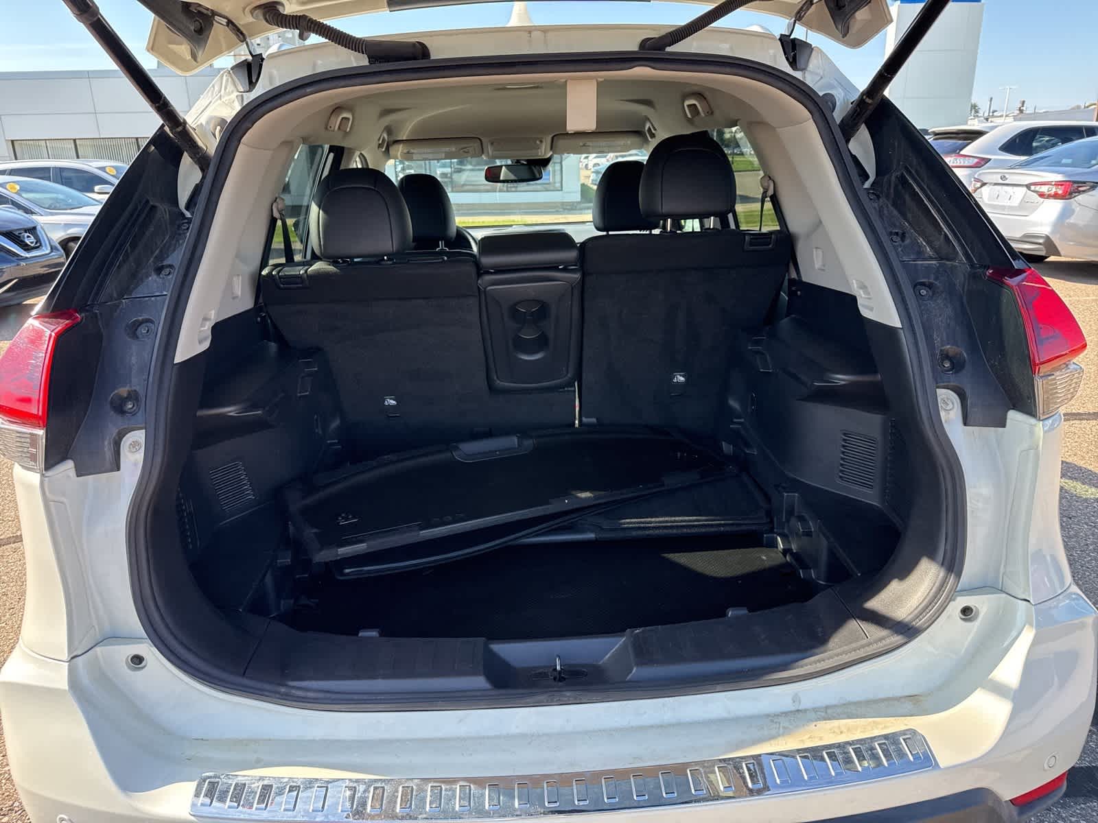 Thumbnail: 2020 Nissan Rogue - 14