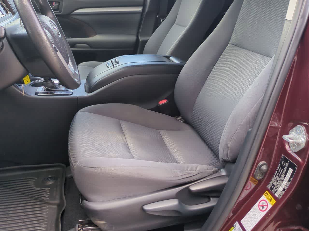 Thumbnail: 2019 Toyota Highlander - 14