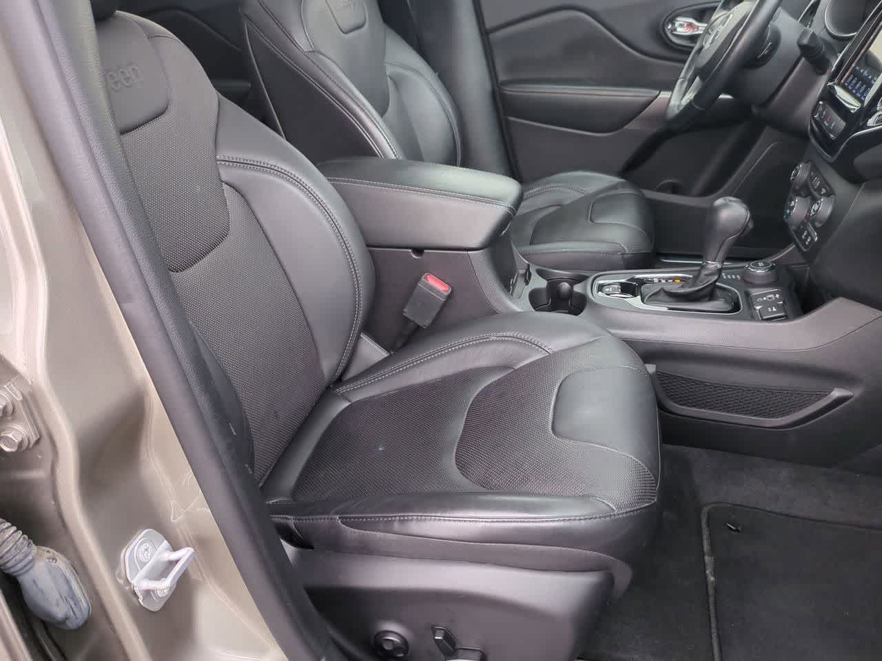 Thumbnail: 2021 Jeep Cherokee - 22