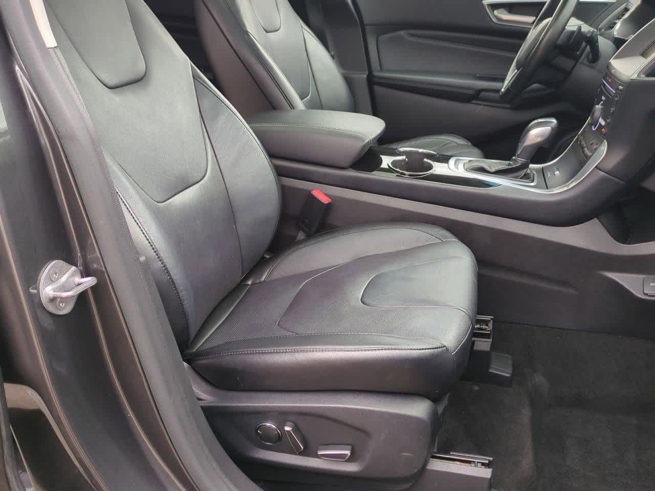 Thumbnail: 2015 Ford Edge - 22