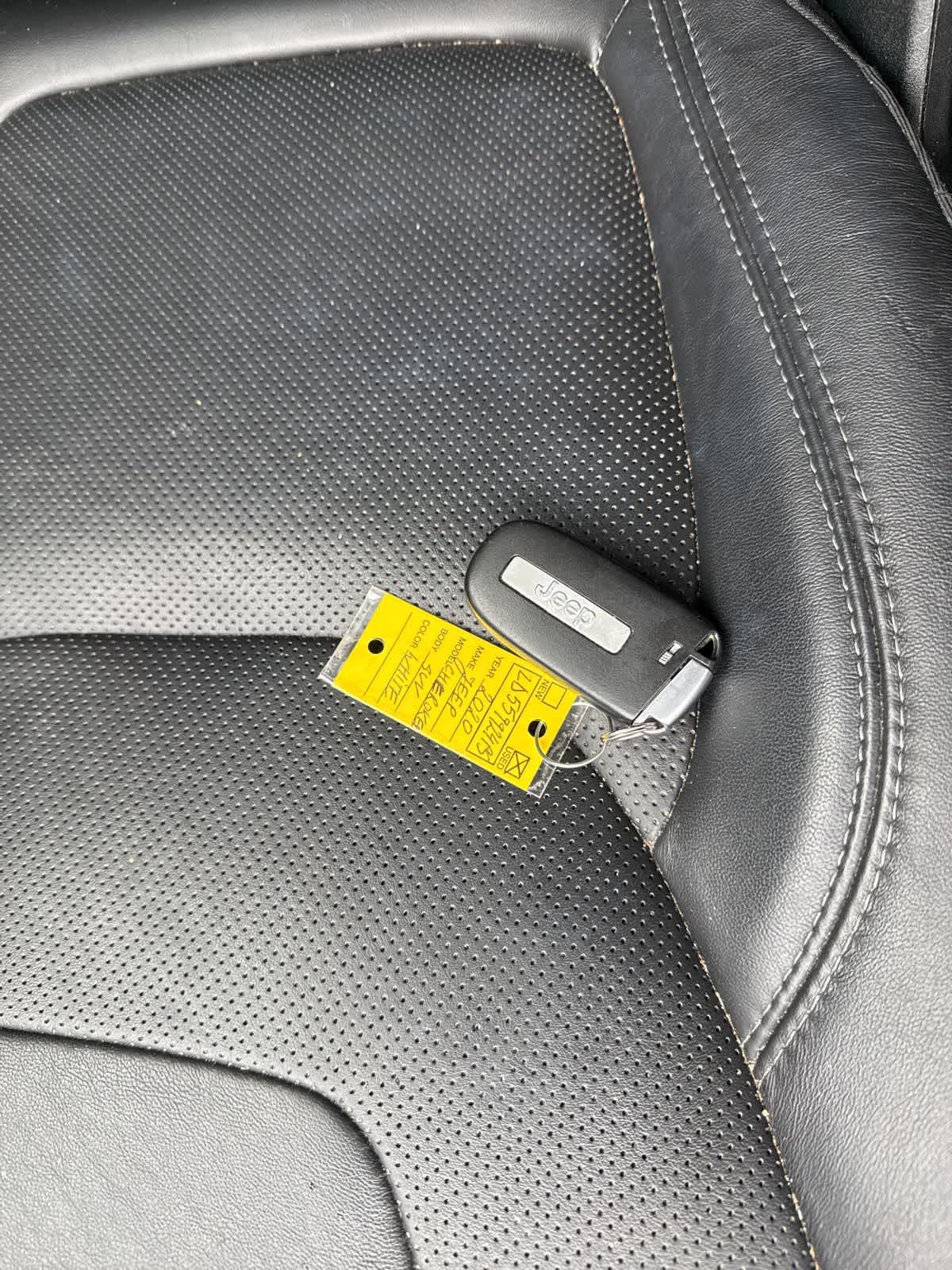 Thumbnail: 2020 Jeep Cherokee - 21