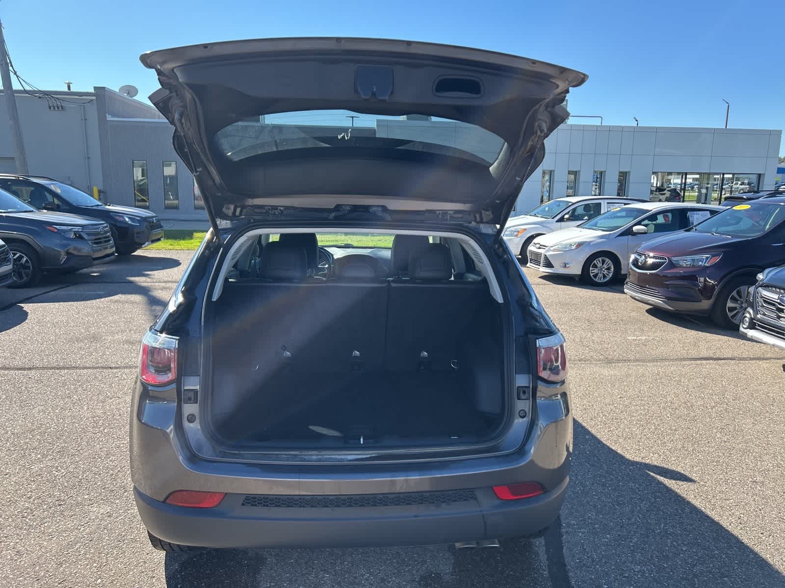 Thumbnail: 2018 Jeep Compass - 18