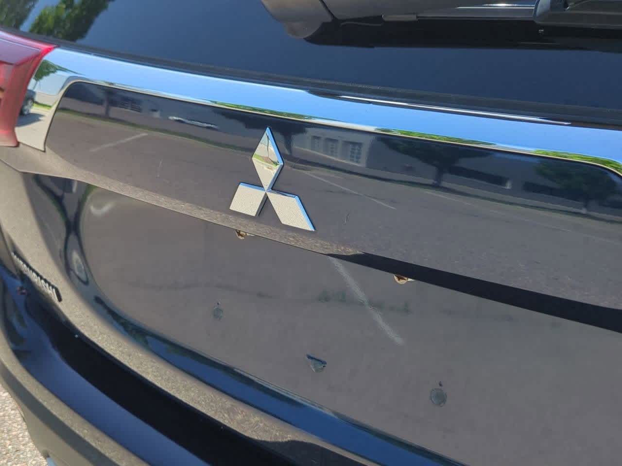 Thumbnail: 2018 Mitsubishi Outlander - 10