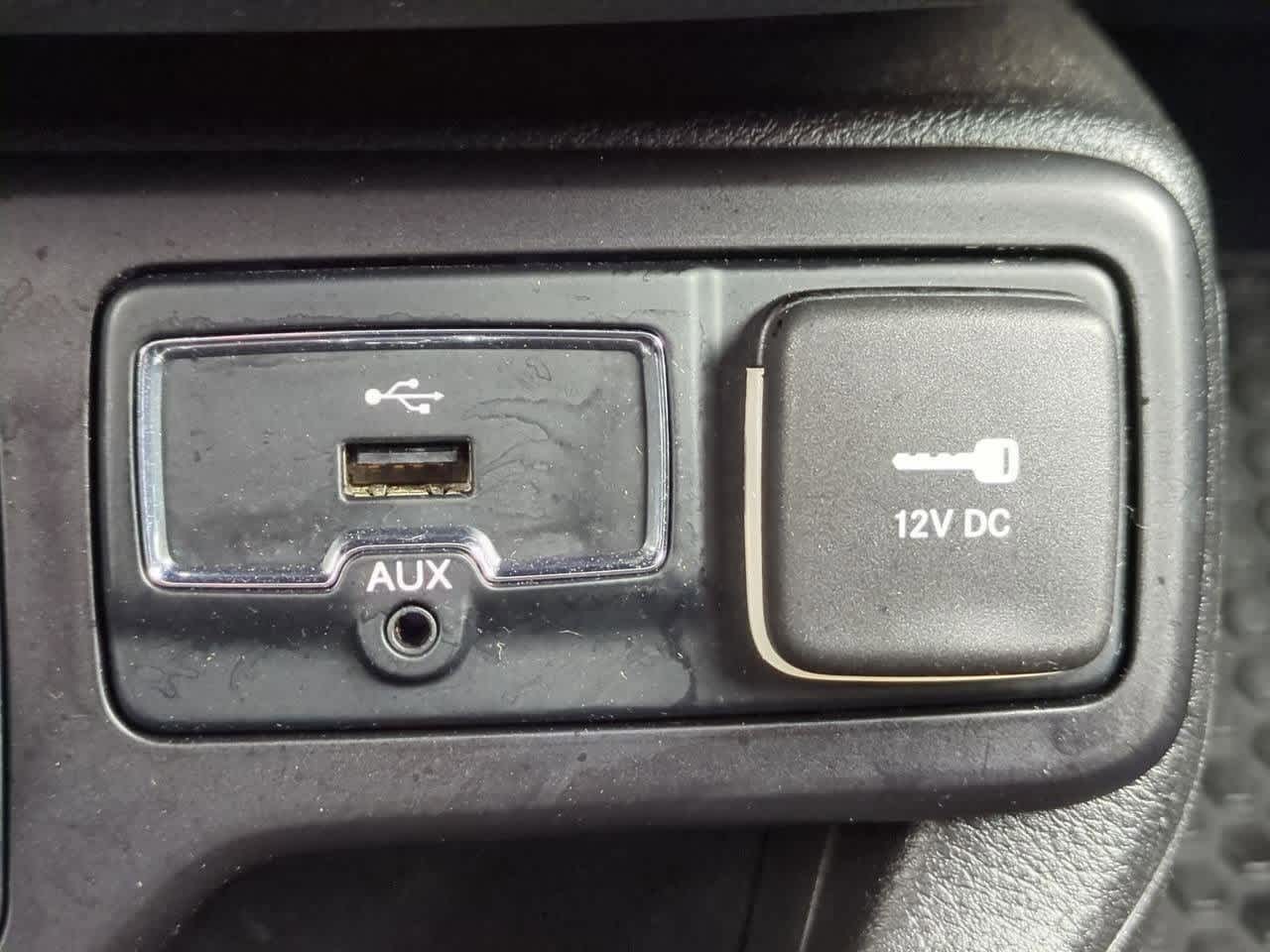 Thumbnail: 2018 Jeep Renegade - 28