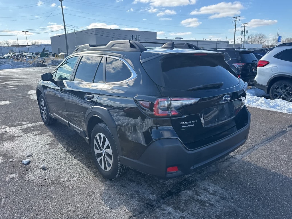 Used 2023 Subaru Outback Premium SUV