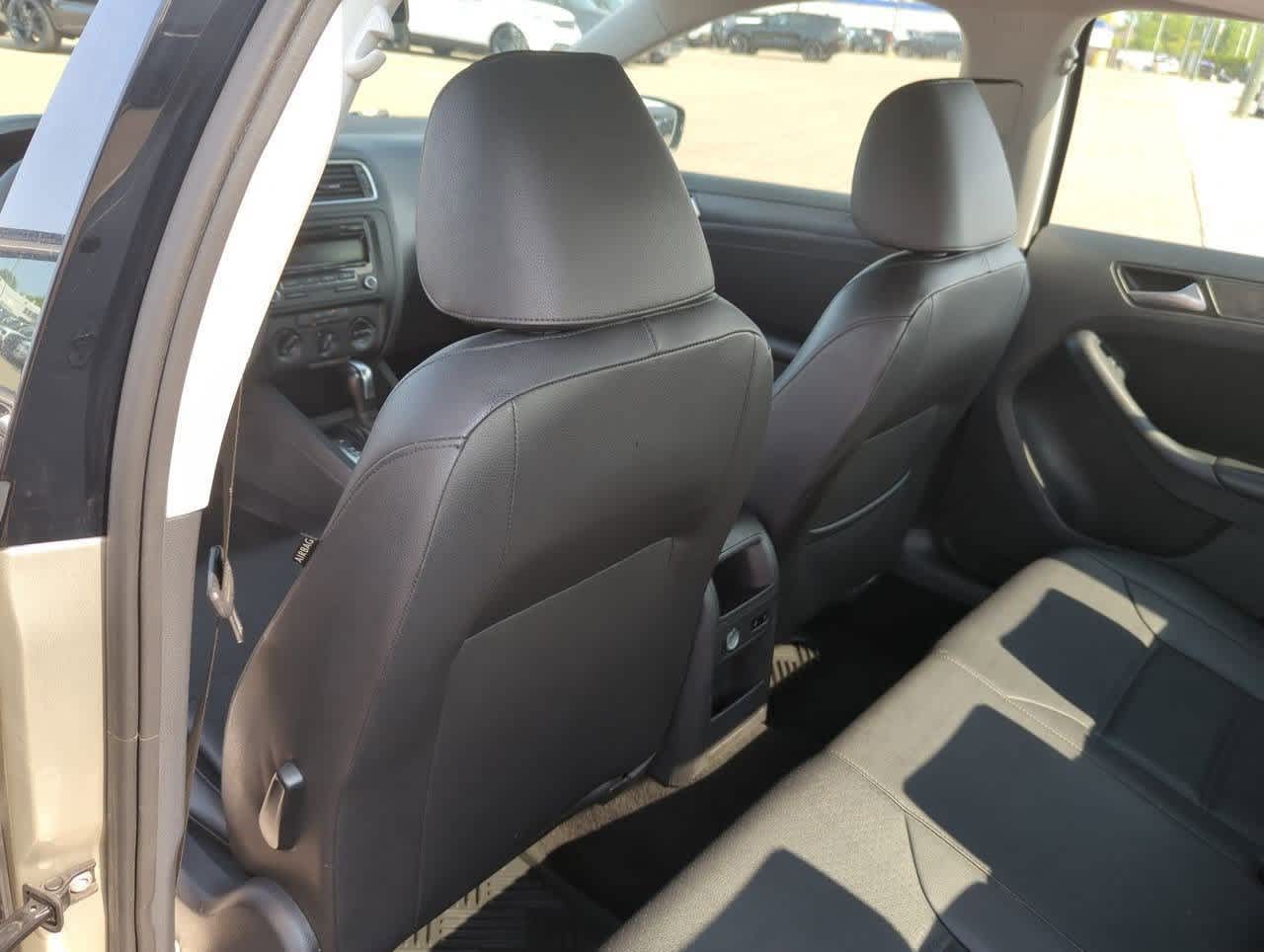 Thumbnail: 2014 Volkswagen Jetta - 16