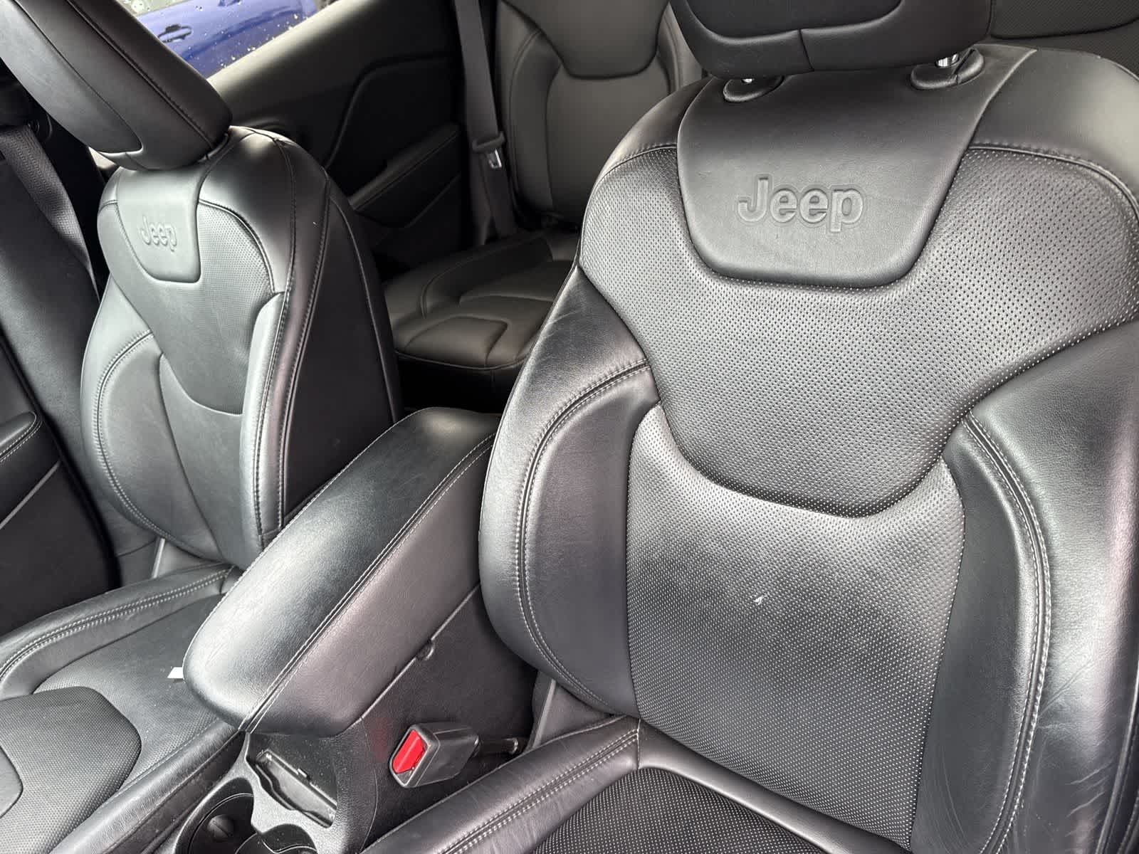 Thumbnail: 2020 Jeep Cherokee - 15