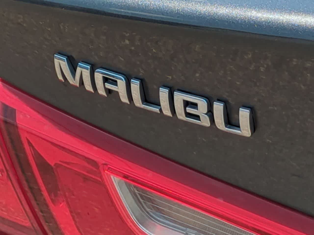 Thumbnail: 2017 Chevrolet Malibu - 12