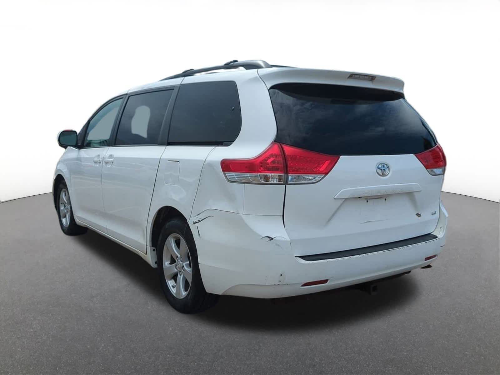 Thumbnail: 2011 Toyota Sienna - 4