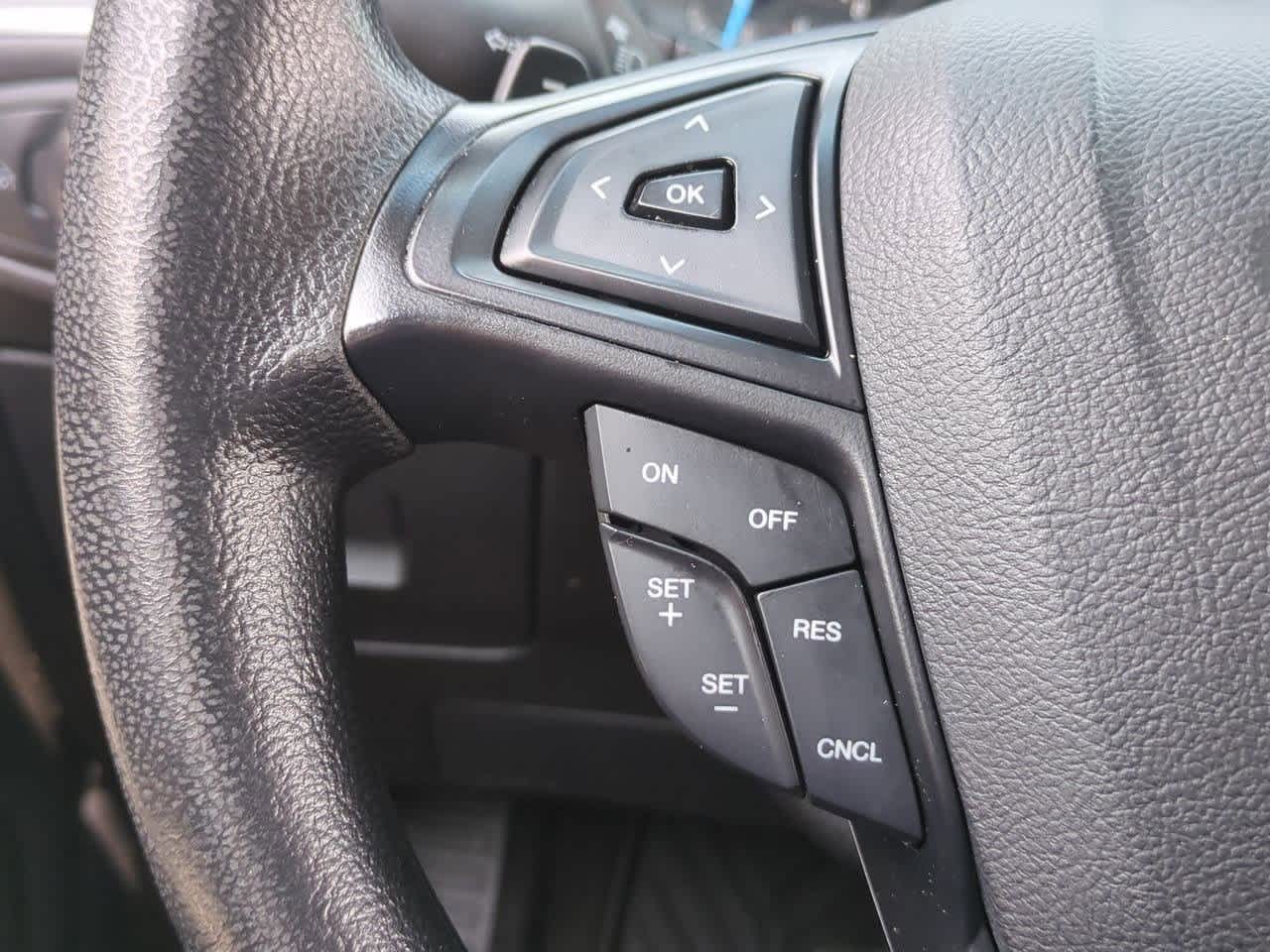 Thumbnail: 2016 Ford Edge - 21