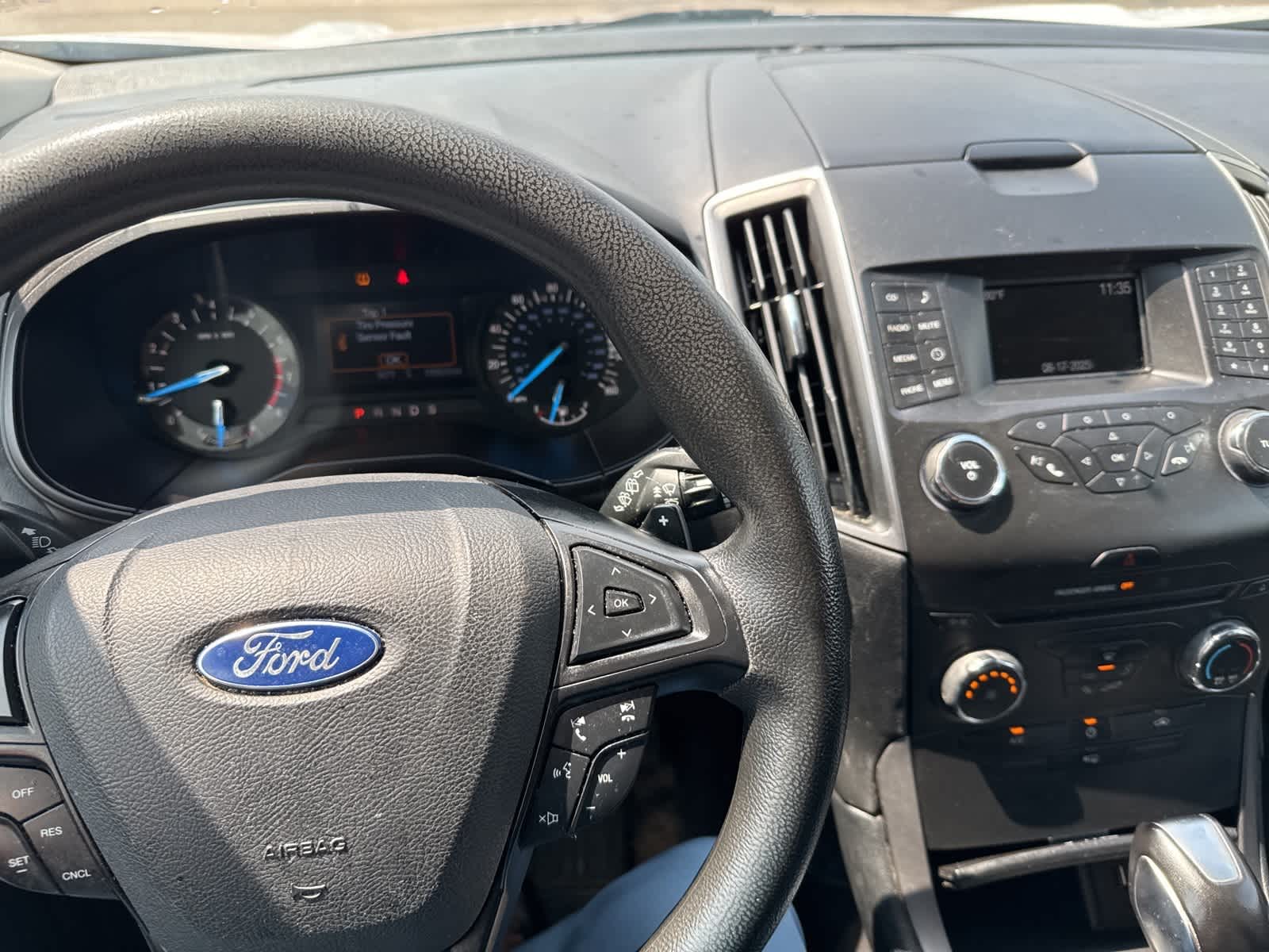2016 Ford Edge SE 19